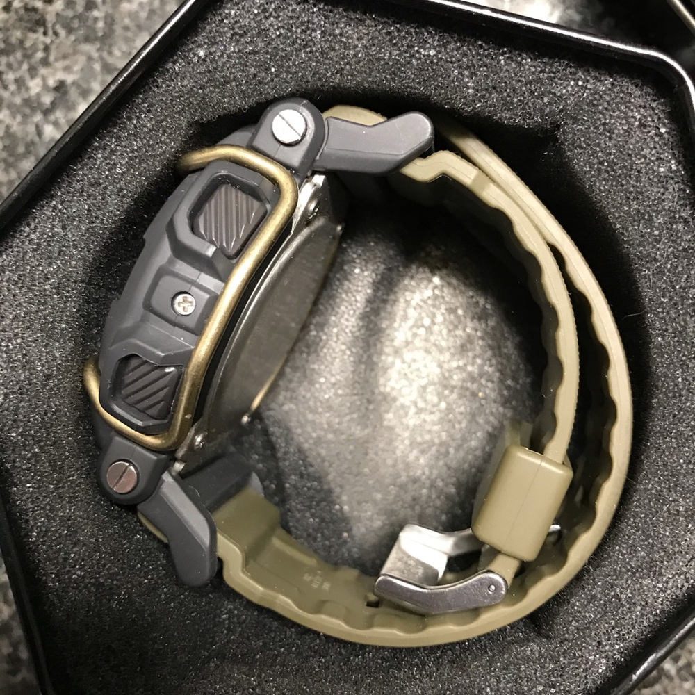 G Shock for sale . - Picture 2 of 4